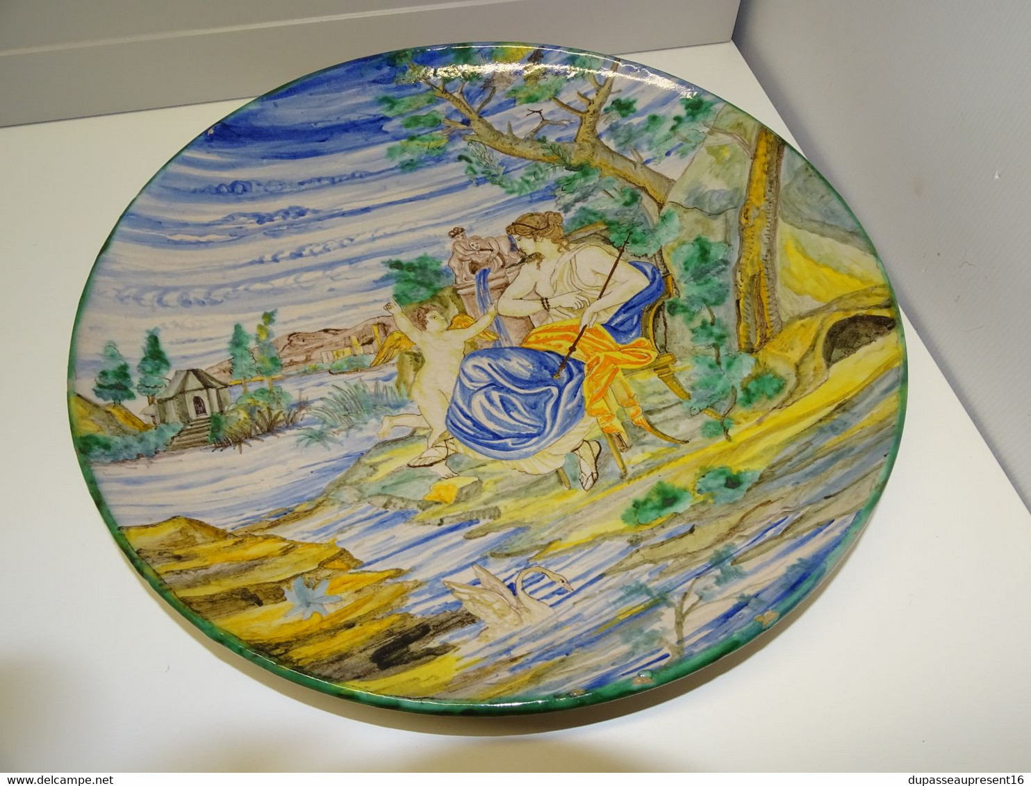 *GRAND PLAT FAIENCE MAJOLIQUE ITALIE XIX/XX déco Scène Mythologique déesse céres E