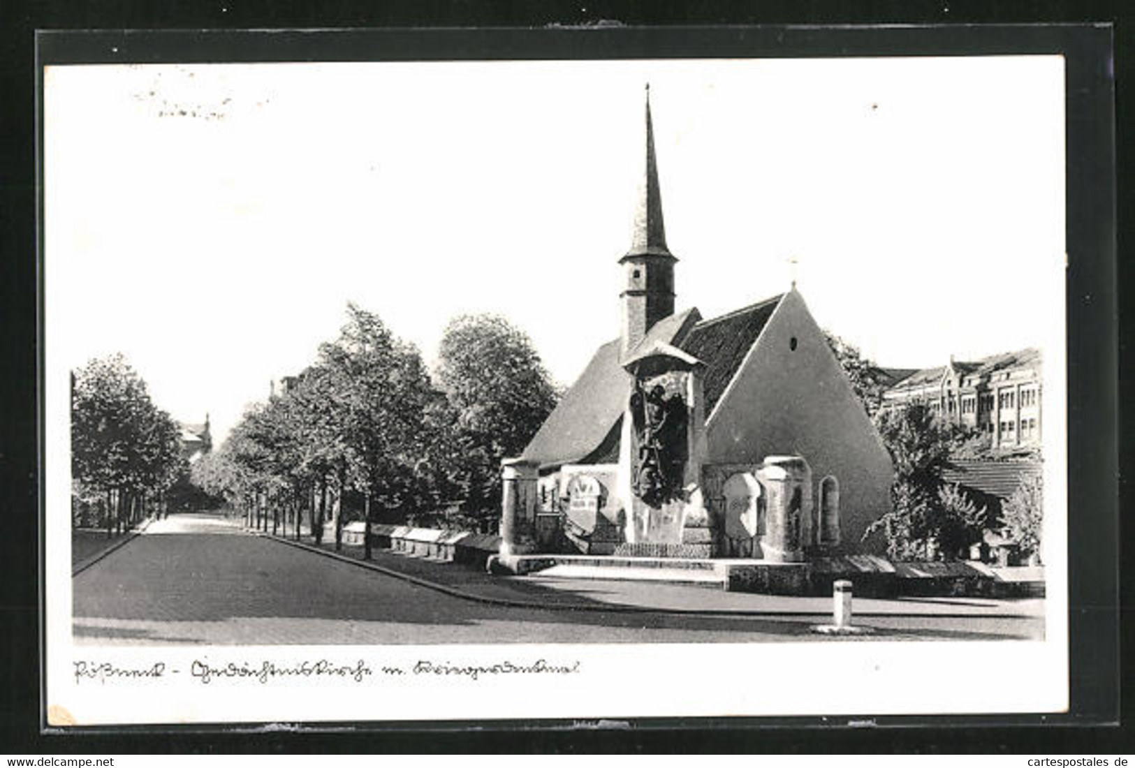 AK Pössneck, Kirche Und Kriegerdenkmal - Poessneck