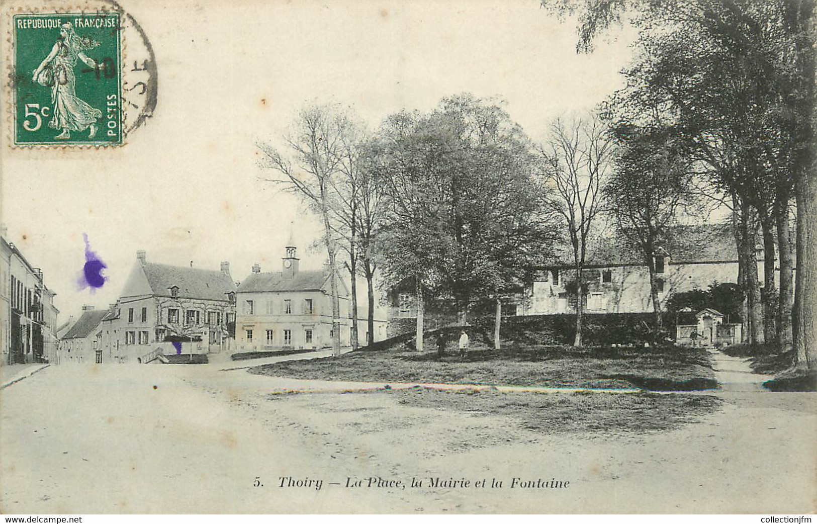 / CPA FRANCE 78 "Thoiry, La Place, La Mairie Et La Fontaine" - Thoiry