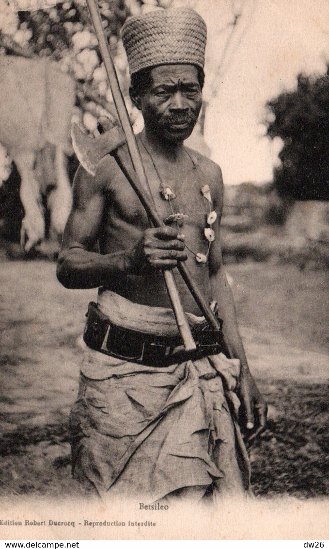 Ethnologie (Madagascar) Betsileo, Un Guerrier Malgache - Edition Robert Ducrocq - Carte Non Circulée - África