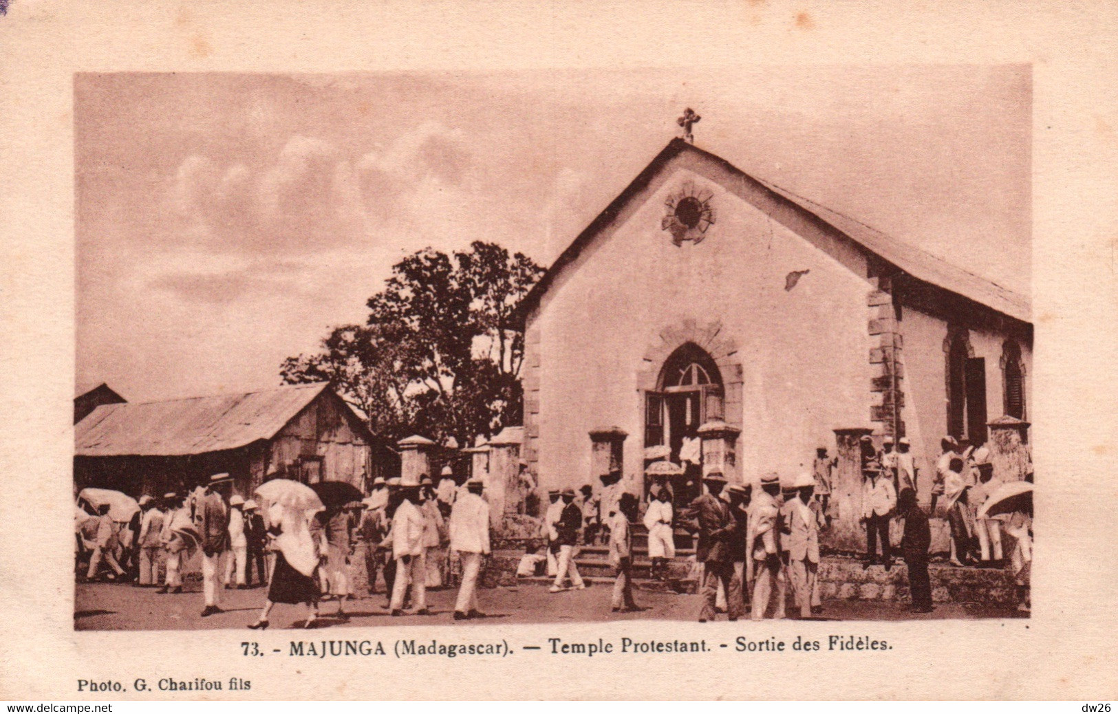 Madagascar - Majunga: Temple Protestant, Sortie Des Fidèles De L'office - Photo G. Charifou - Carte N° 73 - África