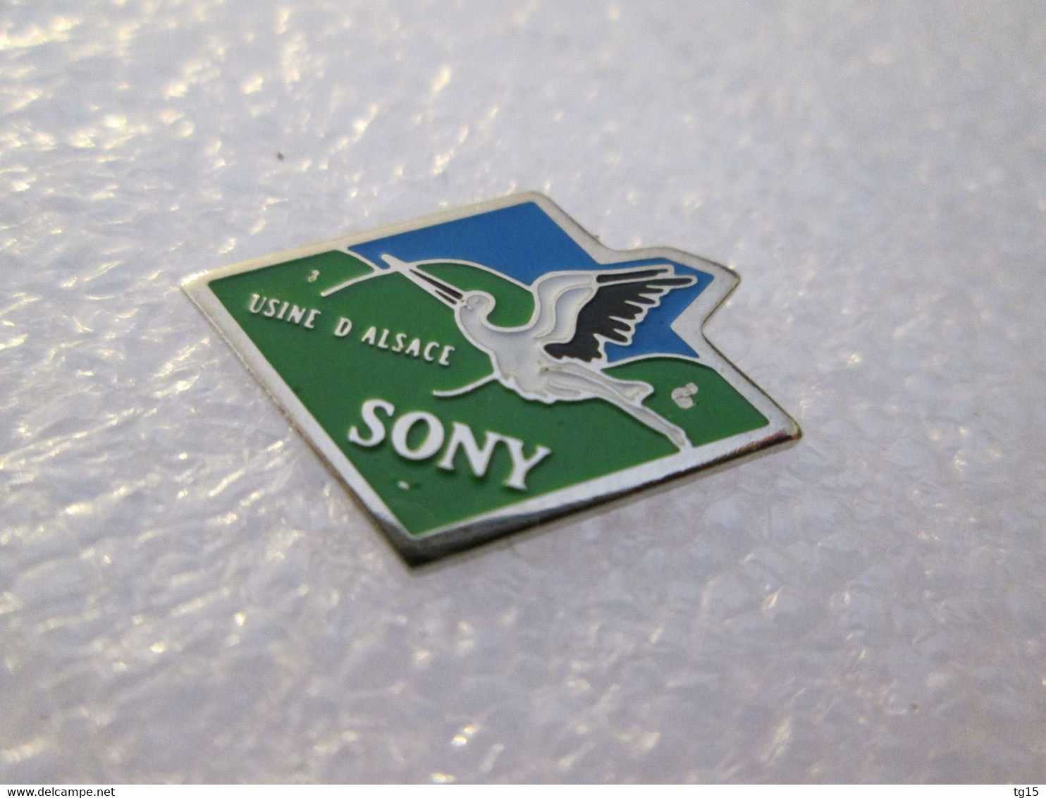 PIN'S    SONY    USINE D ALSACE   Animaux  CIGOGNE - Marcas Registradas