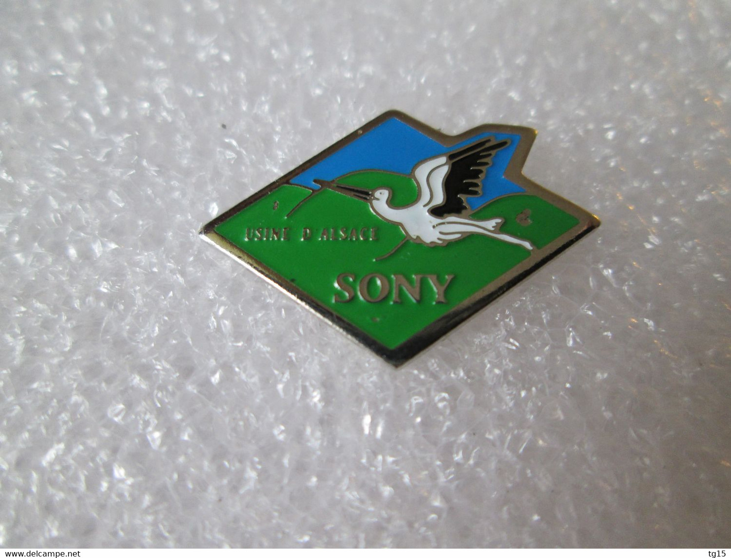 PIN'S    SONY    USINE D ALSACE   Animaux  CIGOGNE - Marcas Registradas