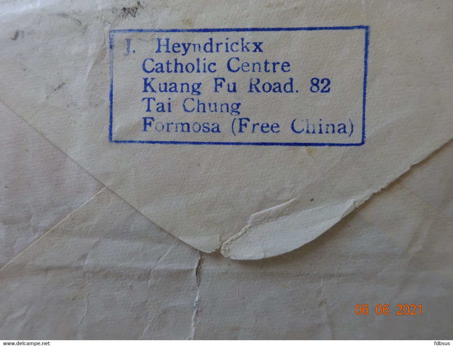 Lp Enveloppe Van Tai Chung Formosa  Catholic Centre Naar Belgie - Zie Scheur Onderaan Midden - Lettres & Documents
