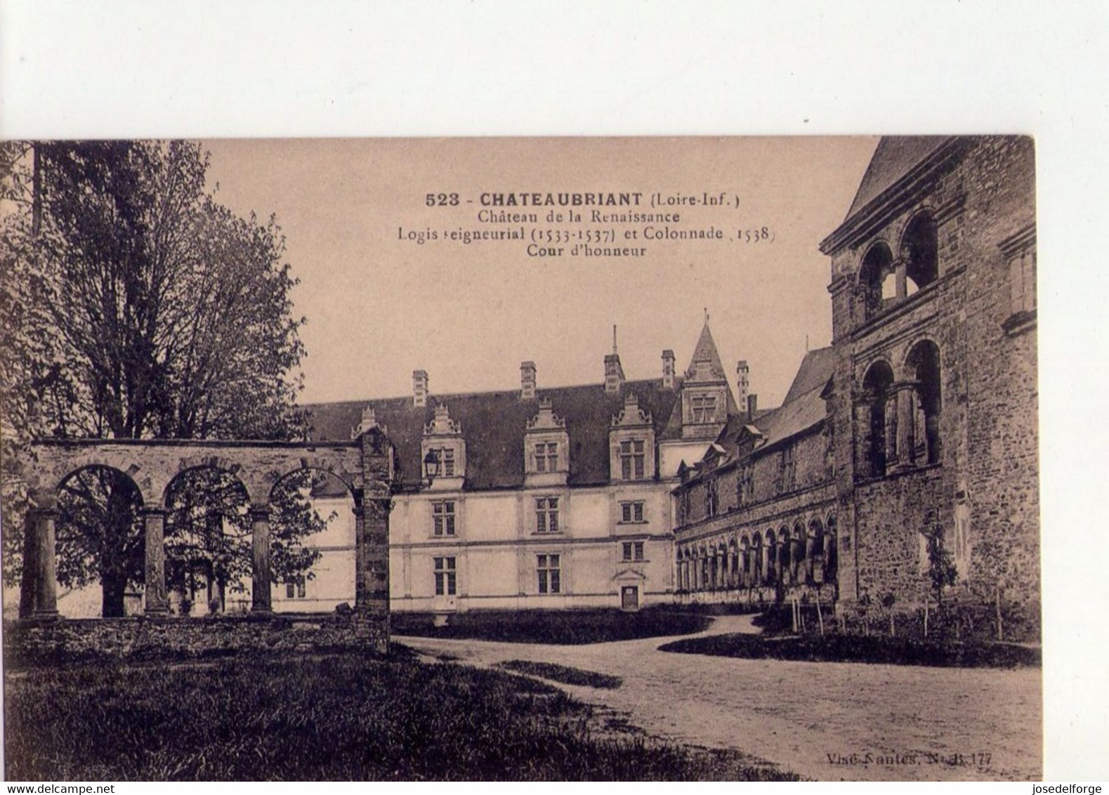 CPA - 44 - 45  -  CHATEAUBRIANT - CHATEAU DE LA RENAISSANCE - LOGIS SEIGNEURIAL ET COLONNADE - COUR D'HONNEUR - - Châteaubriant