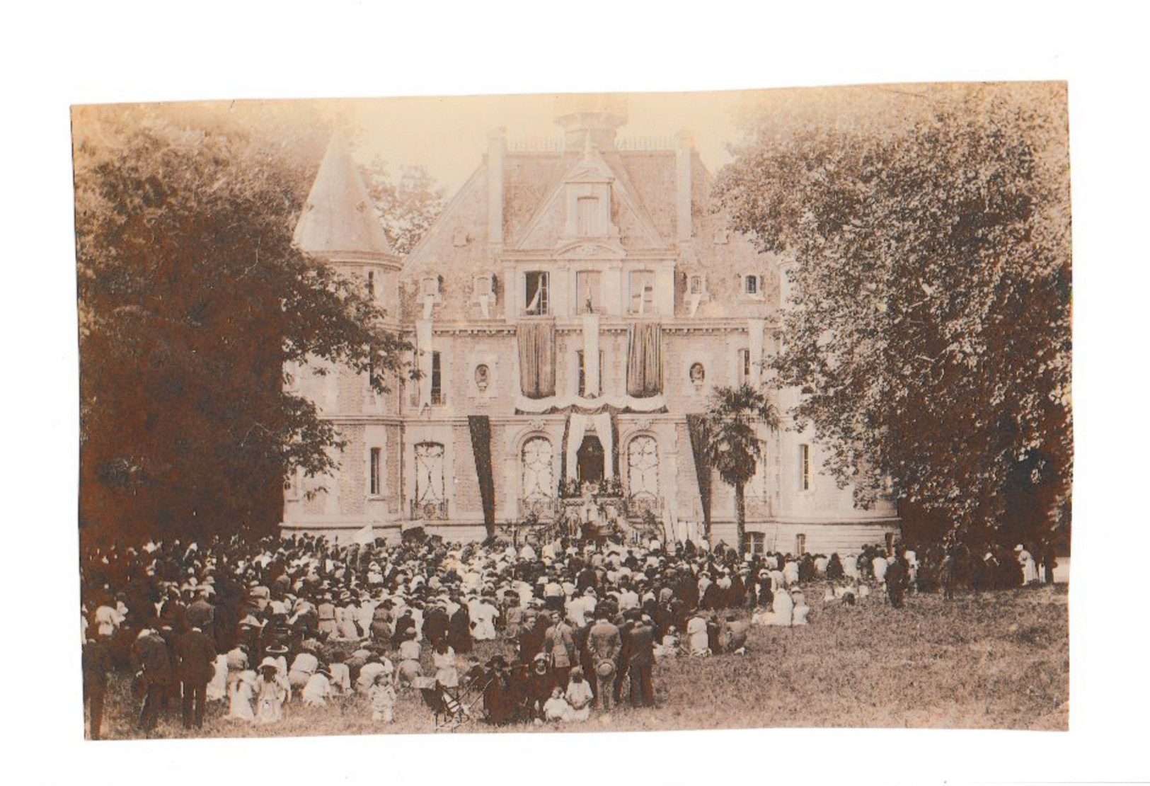 BAGNOLS SUR CEZE. FETE RELIGIEUSE .CHATEAU PANISCOULE. PHOTO ORIGINALE D'AUGUSTE BAGNOL, HORTICULTEUR PHOTOGRAPHE. 1910 - Plaatsen