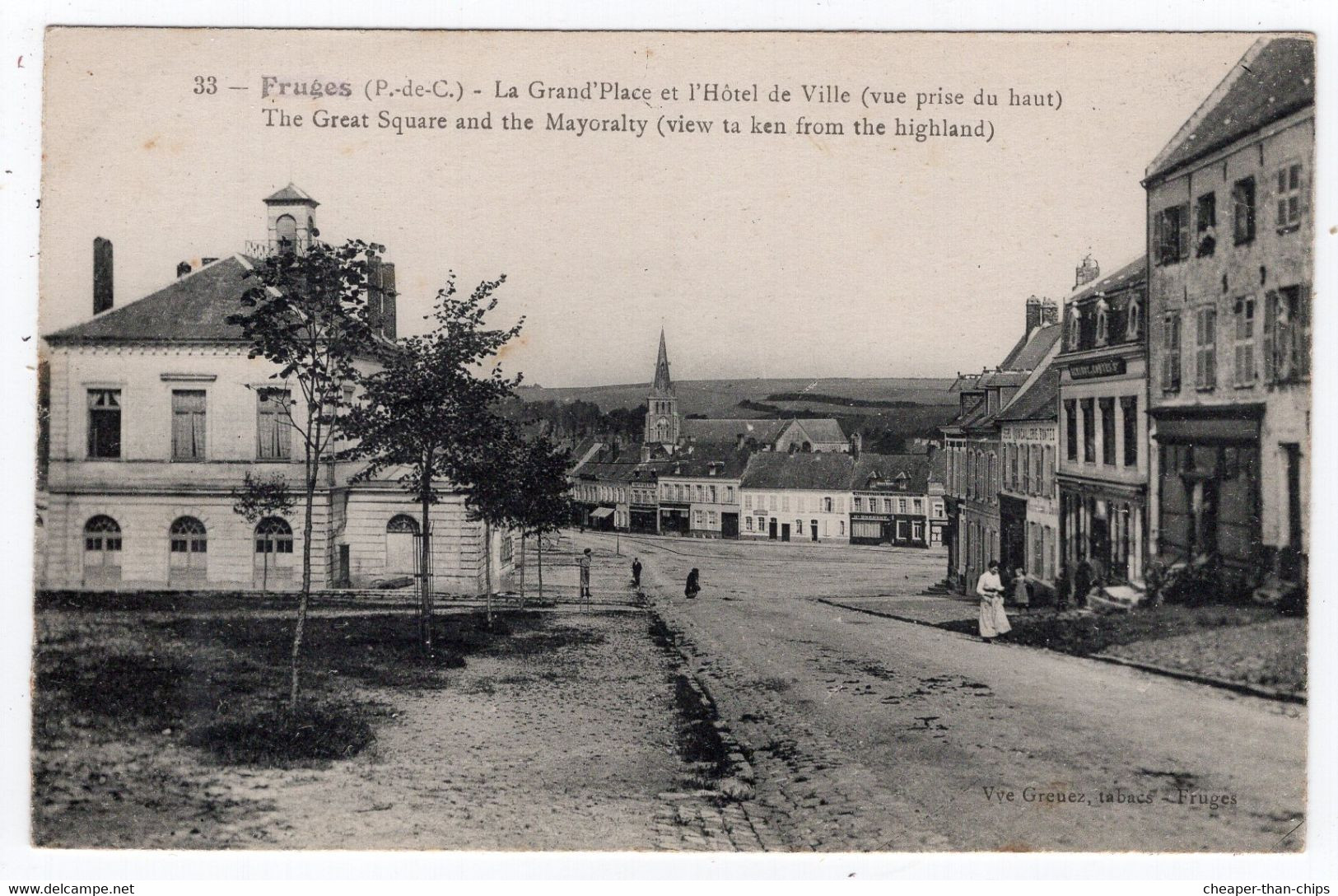 FRUGES - La Grand'Place Et L'Hotel De Ville (vue Prise Du Haut) - Fruges