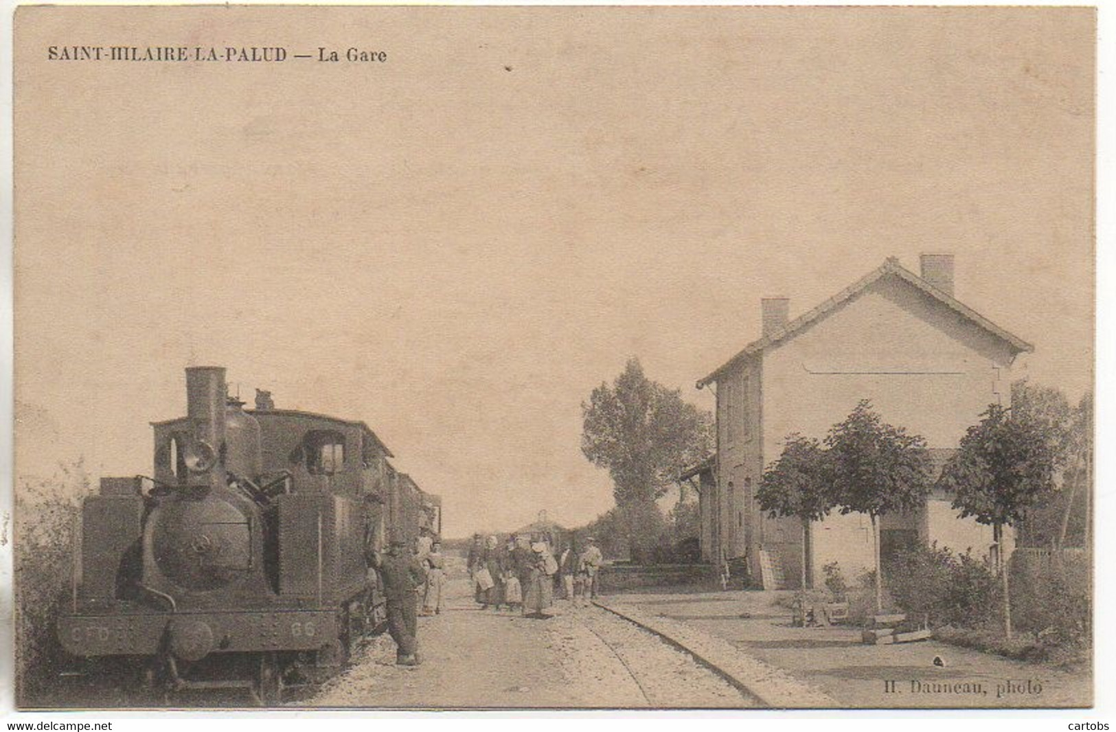 79 SAINT-HILAIRE-la-PALUD La Gare Avec Train Gros Plan (carte Très Peu Courante ) TOP - Otros & Sin Clasificación