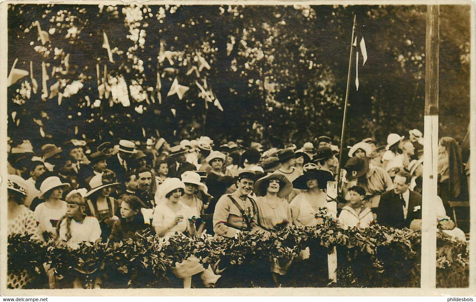 CARTE PHOTO  A IDENTIFIER Et A LOCALISER  Fete , Ceremonie Militaires - Photographie