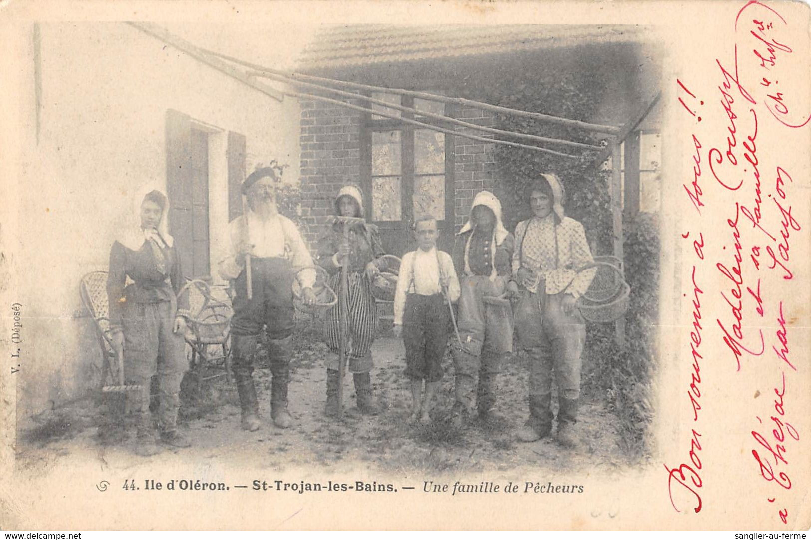 CPA 17 ILE D'OLERON SAINT TROJAN UNE FAMILLE DE PECHEURS - Ile D'Oléron