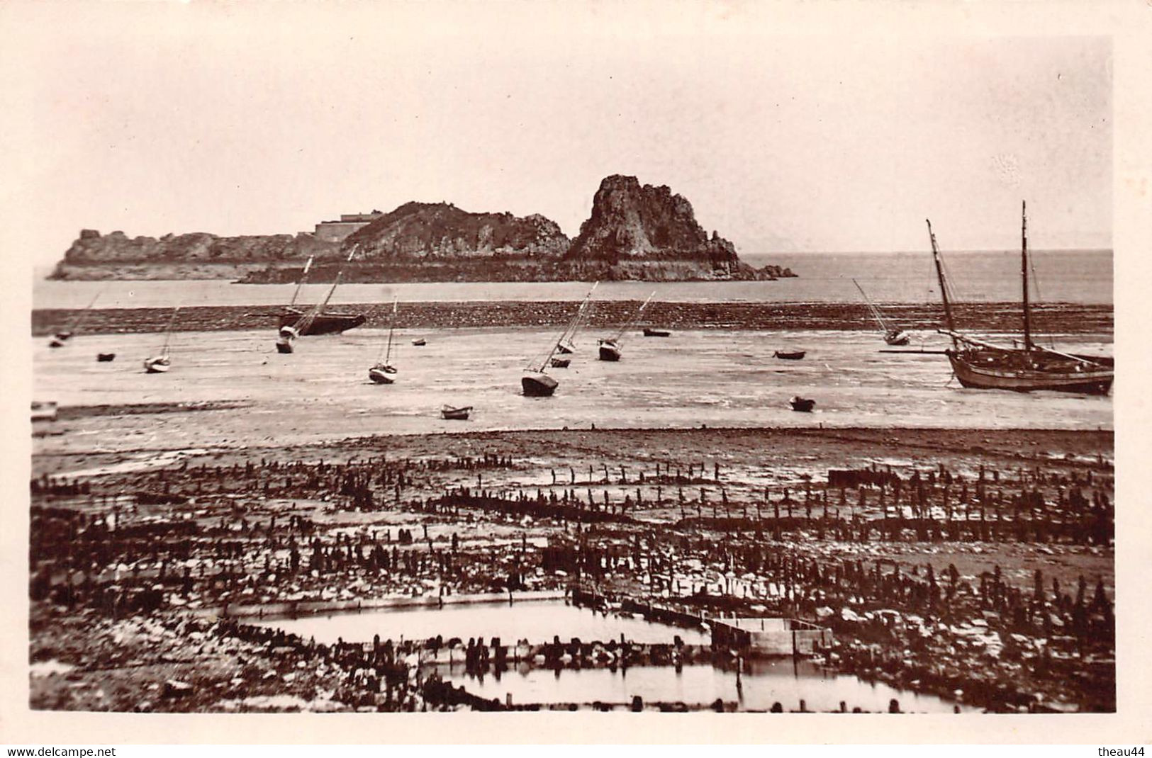 ¤¤  -  CANCALE  -  Lot de 8 Cartes  - Sémaphore, Pointe du Hock, Phare, Parcs à Huitres, Monument ...........  -  ¤¤