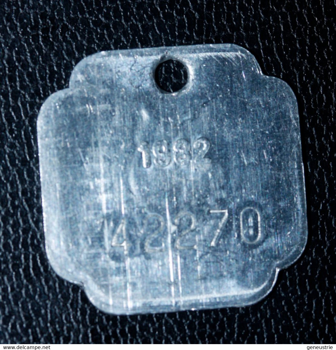 Jeton De Taxe Sur Les Chiens "Année 1982 - Liège (Luik) - Belgique / Belgie" Médaille De Chien - Dog License Tax Tag - Monetari / Di Necessità