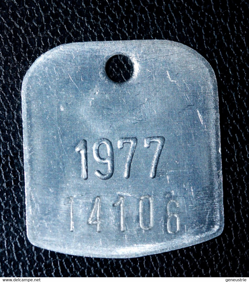 Jeton De Taxe Sur Les Chiens "Année 1977 - Liège (Luik) - Belgique / Belgie" Médaille De Chien - Dog License Tax Tag - Notgeld