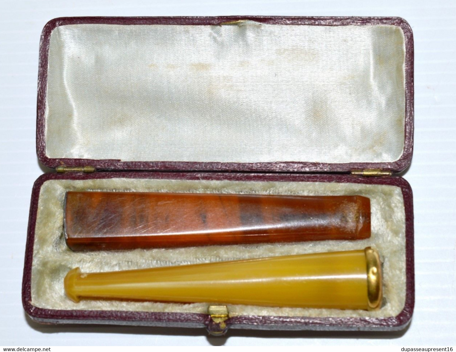 FUME CIGARETTE Et FUME Petit Cigare Anciens Bague Or Tête D'aigle Dans écrin Collection Objets Du Fumeur Vitrine - Fuma Sigarette