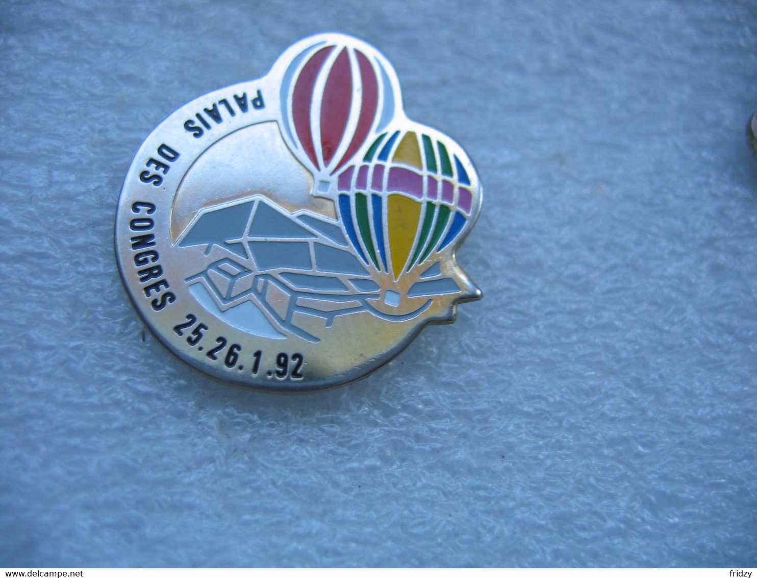 Pin's D'un Survol En Montgolfière Du Palais Des Congrès Les 25 Et 26 Janvier  92 - Mongolfiere