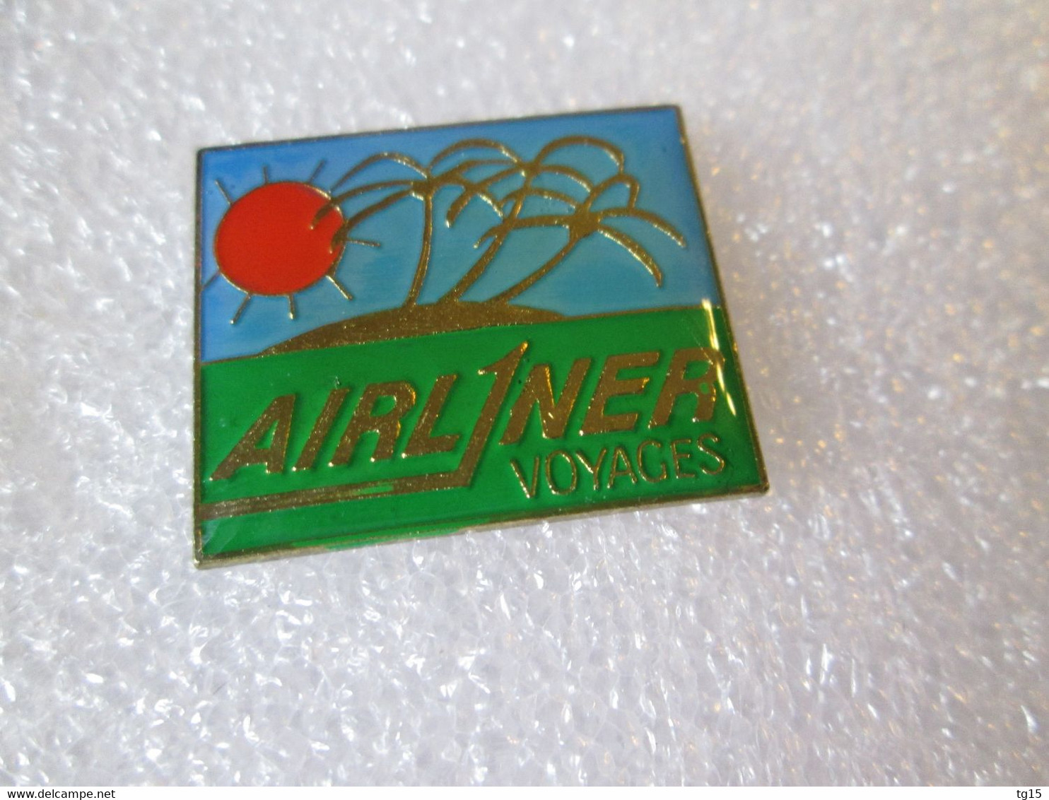 PIN'S   AVION   AIRLINER   VOYAGES - Aerei