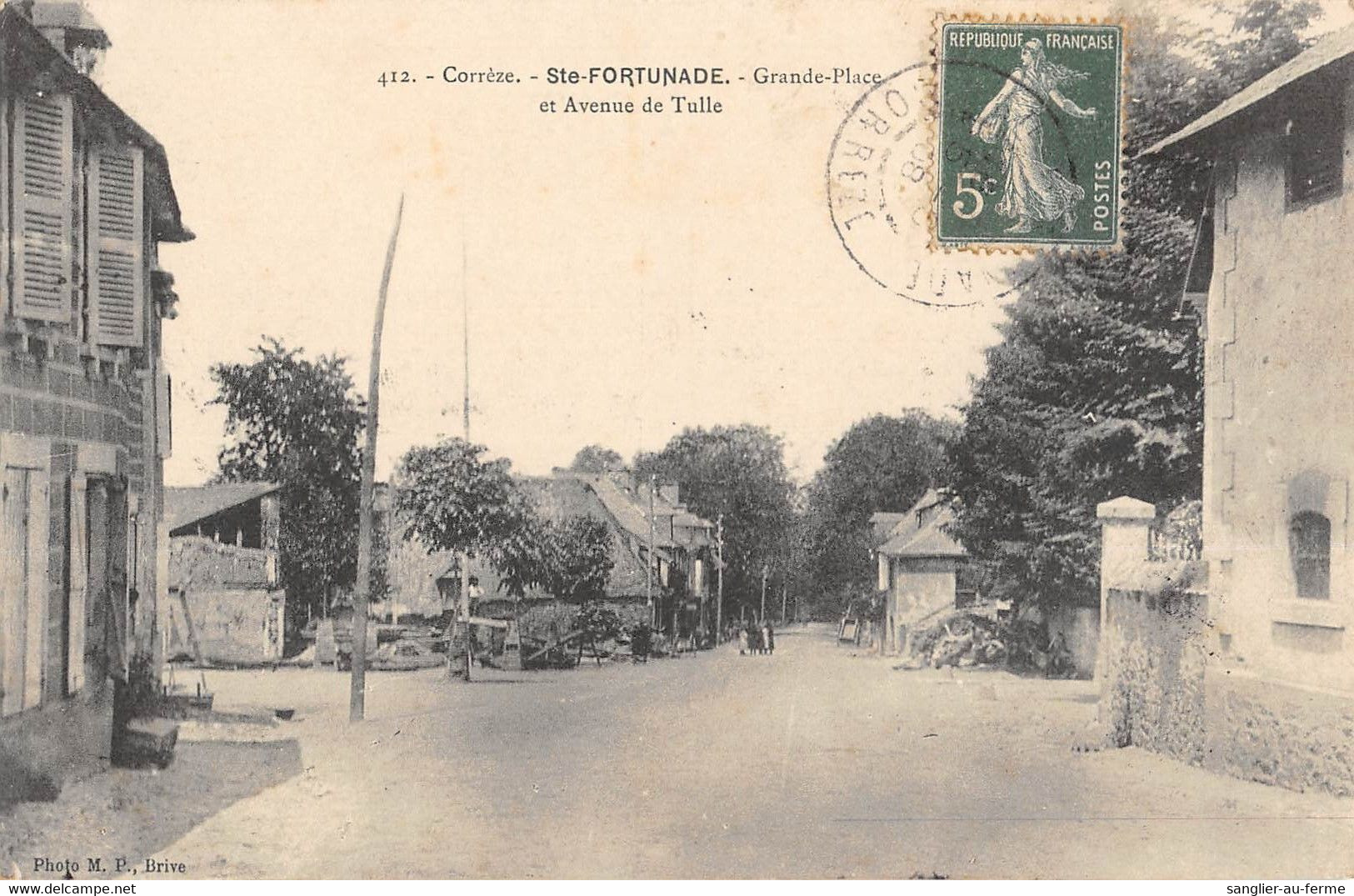 CPA 19 SAINT FORTUNADE GRANDE PLACE ET AVENUE DE TULLE - Sonstige & Ohne Zuordnung