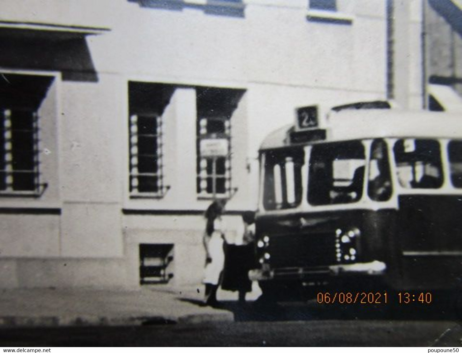 CP 33 Gironde BEGLES  - Le Bureau De Poste P.T.T. Télégraphe Poste Téléphone  - Arrêt De L'autobus  à Droite  Vers 1950 - Otros & Sin Clasificación