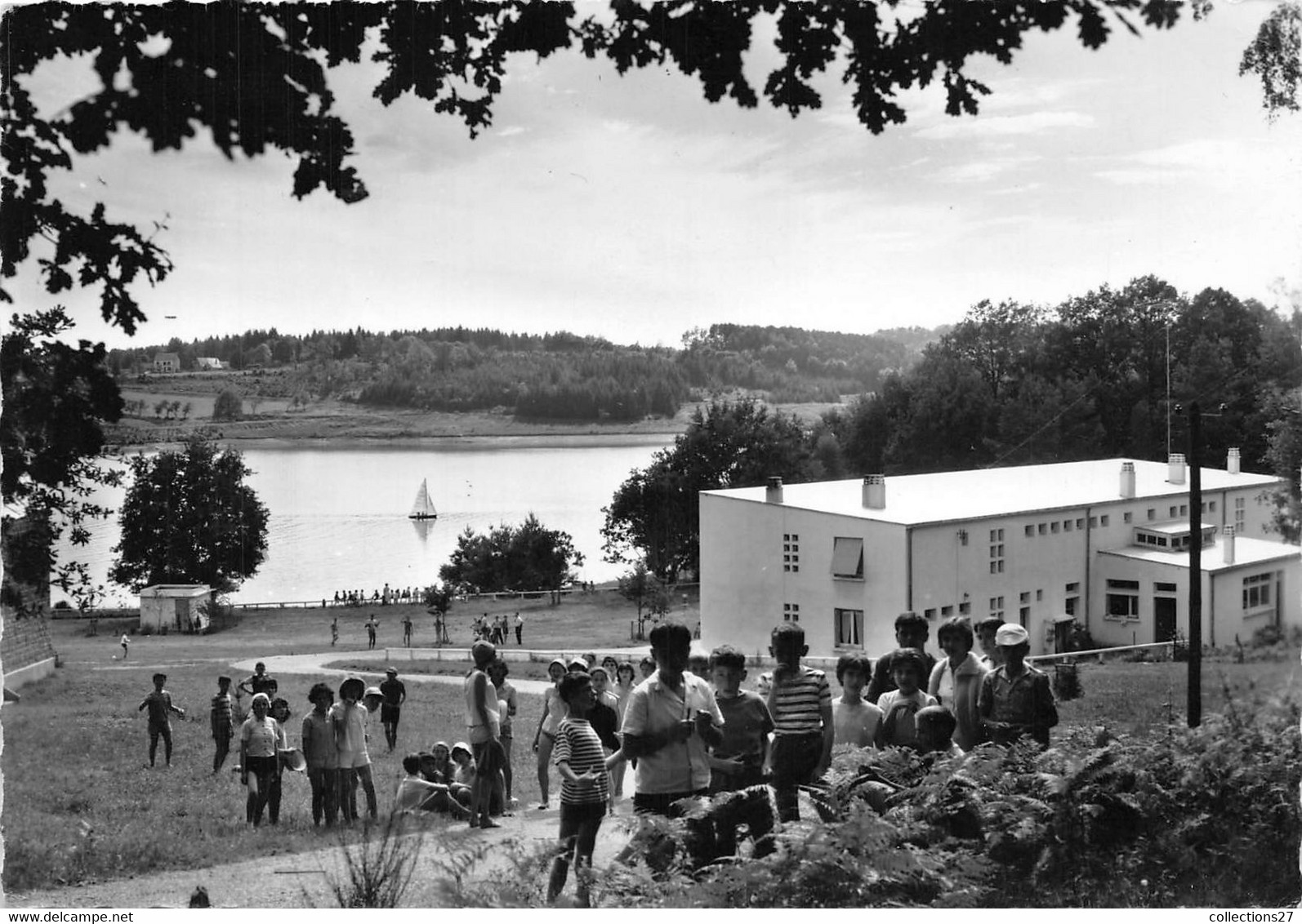 19-ENVIRONS DE NEUVIC-D'USSEL- LE LAC DE LA COLONIE DEPARTEMENTALE DE LA CHARENTE-MARITIME - Ussel