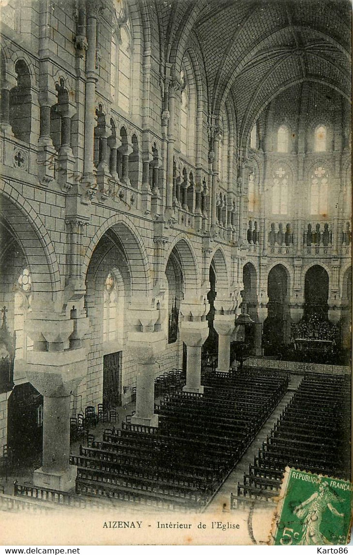 Aizenay * Intérieur De L'église Du Village - Aizenay