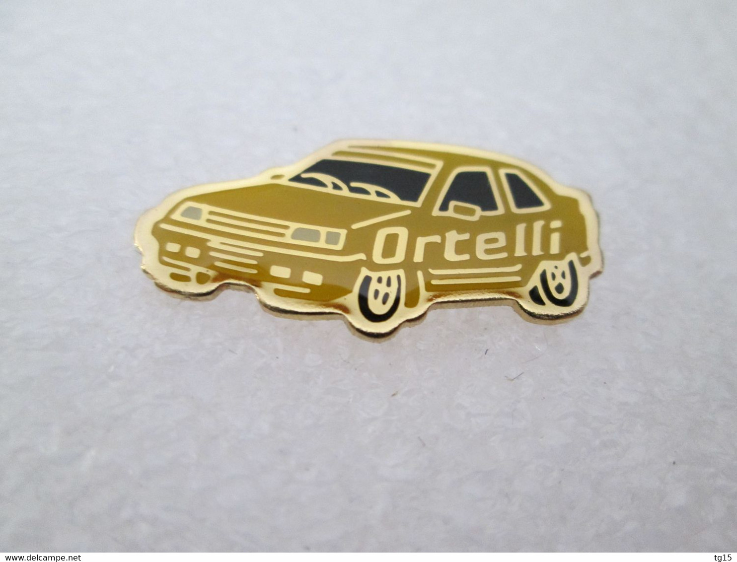 PIN'S    PEUGEOT  309  GTI  ORTELLI - Peugeot