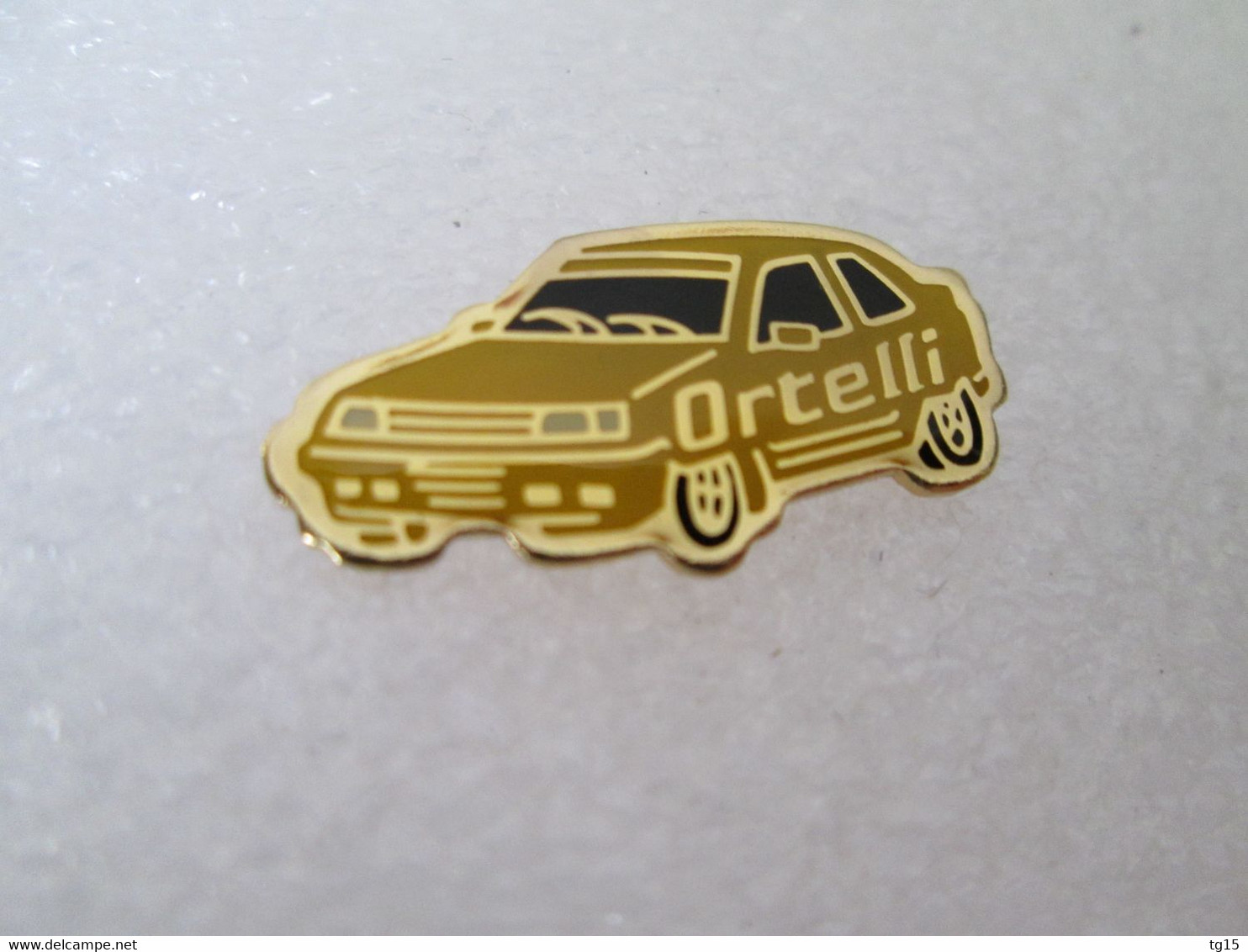 PIN'S    PEUGEOT  309  GTI  ORTELLI - Peugeot