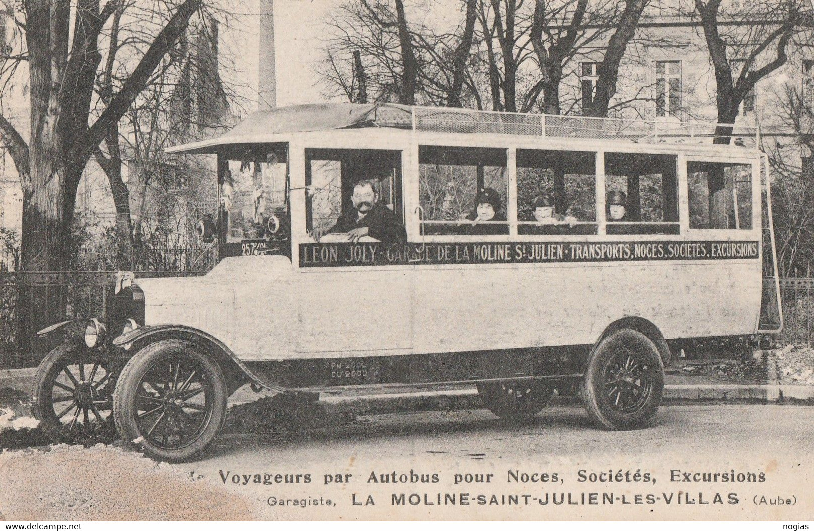 LA MOLINE-ST JULIEN LES VILLAS - BEAU PREMIER PLAN  DE L'AUTOBUS DE LEON JOLY- GARAGISTE A LA MOLINE - CARTE PUB - 2 SCA - Other & Unclassified