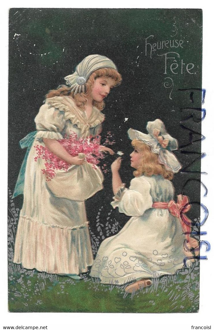 Deux Jeunes Filles Romantiques Cueillent Des Fleurs:" Heureuse Fête". Relief, Argentée. - Andere & Zonder Classificatie