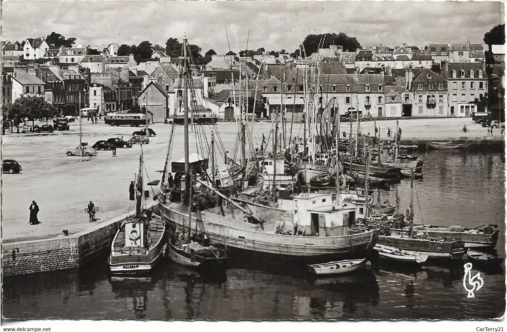 CPSM. 29 CONCARNEAU. LE QUAI CARNOT ET UN COIN DU PORT. - Concarneau