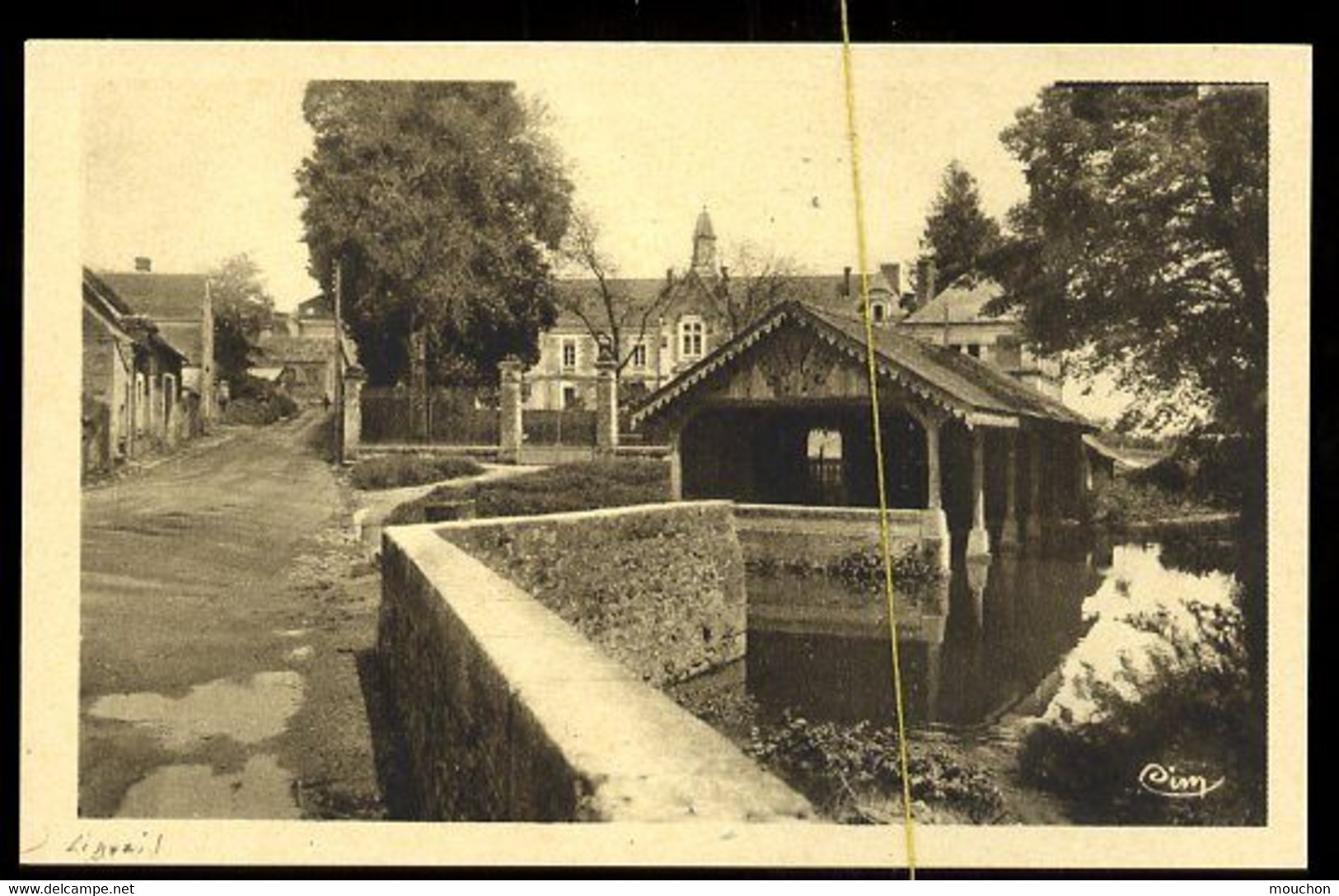 Ligueil: Le Lavoir Public Et L'hopital - Other & Unclassified