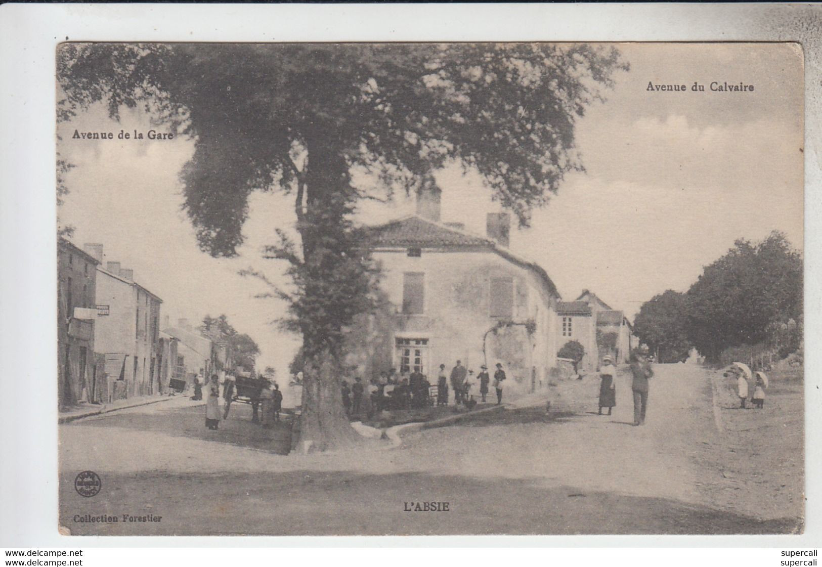 RT33.633  L'ABSIE .DEUX-SEVRES.AVENUE DU CALVAIRE ET AVENUE DE LA GARE.COLLECTION FORESTIER - L'Absie