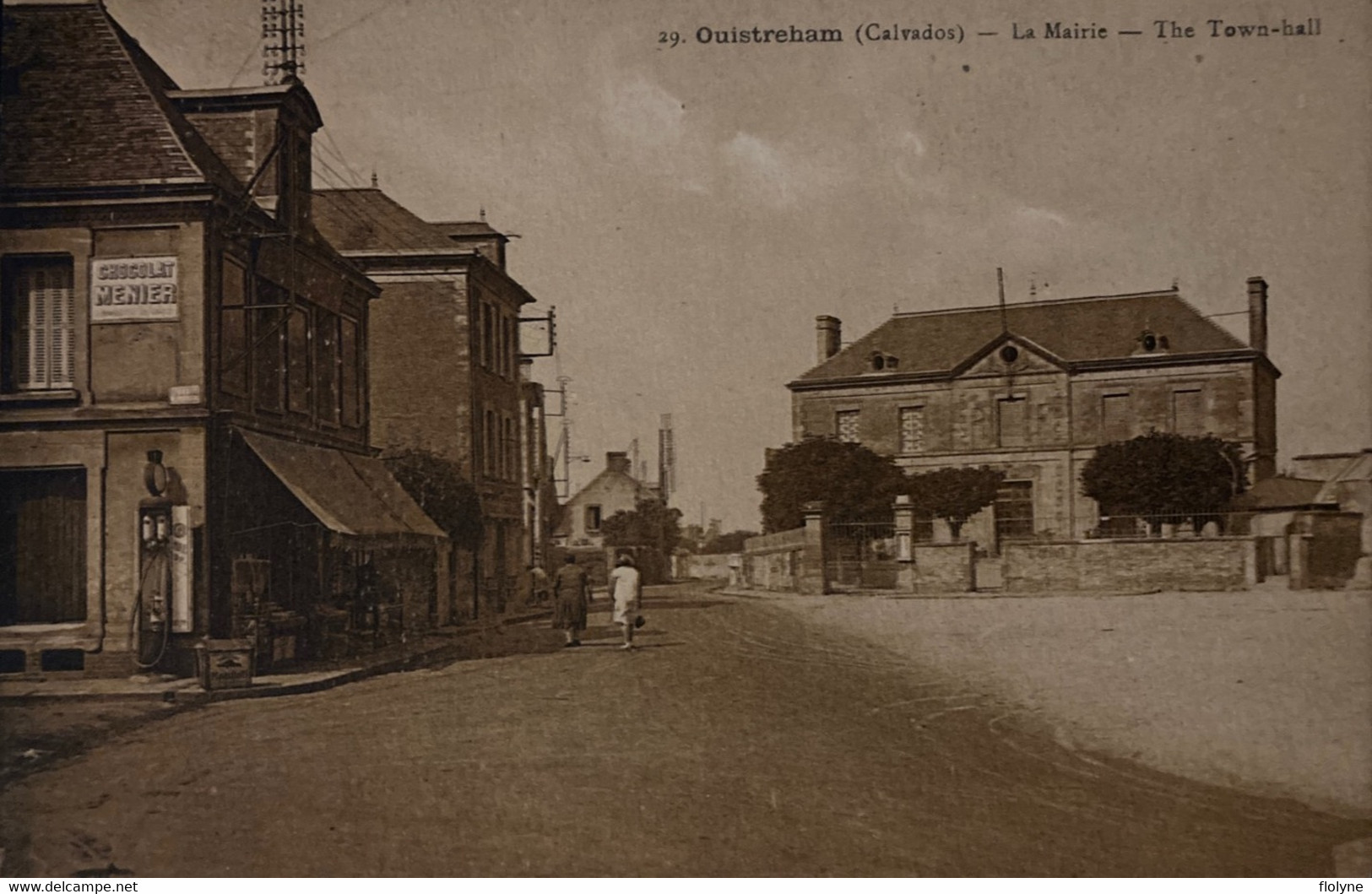 Ouistreham - Place - La Mairie - Hôtel De Ville - Pompe à Essence - Ouistreham