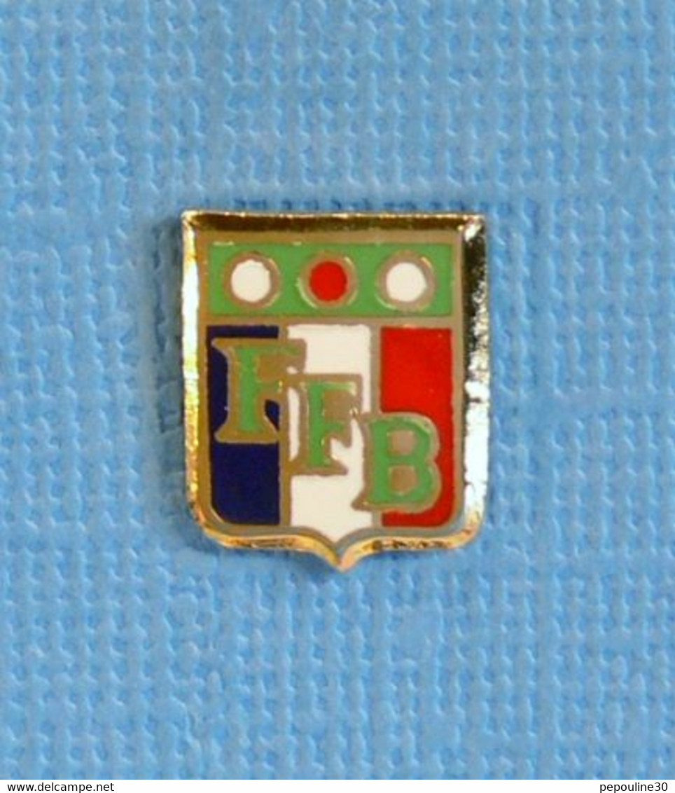 1 PIN'S //  ** F.F.B. / FÉDÉRATION FRANÇAISE DE BILLARD ** - Billiards