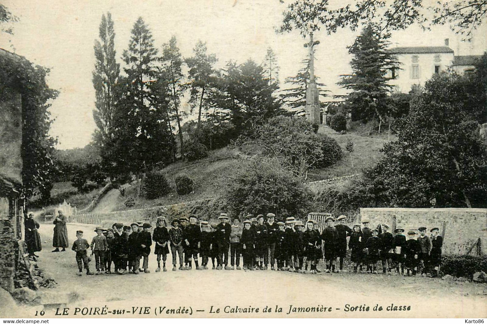 Le Poiré Sur Vie * école , Sortie De Classe , Le Calvaire De La Jamonière * écoliers Enfants Route - Poiré-sur-Vie