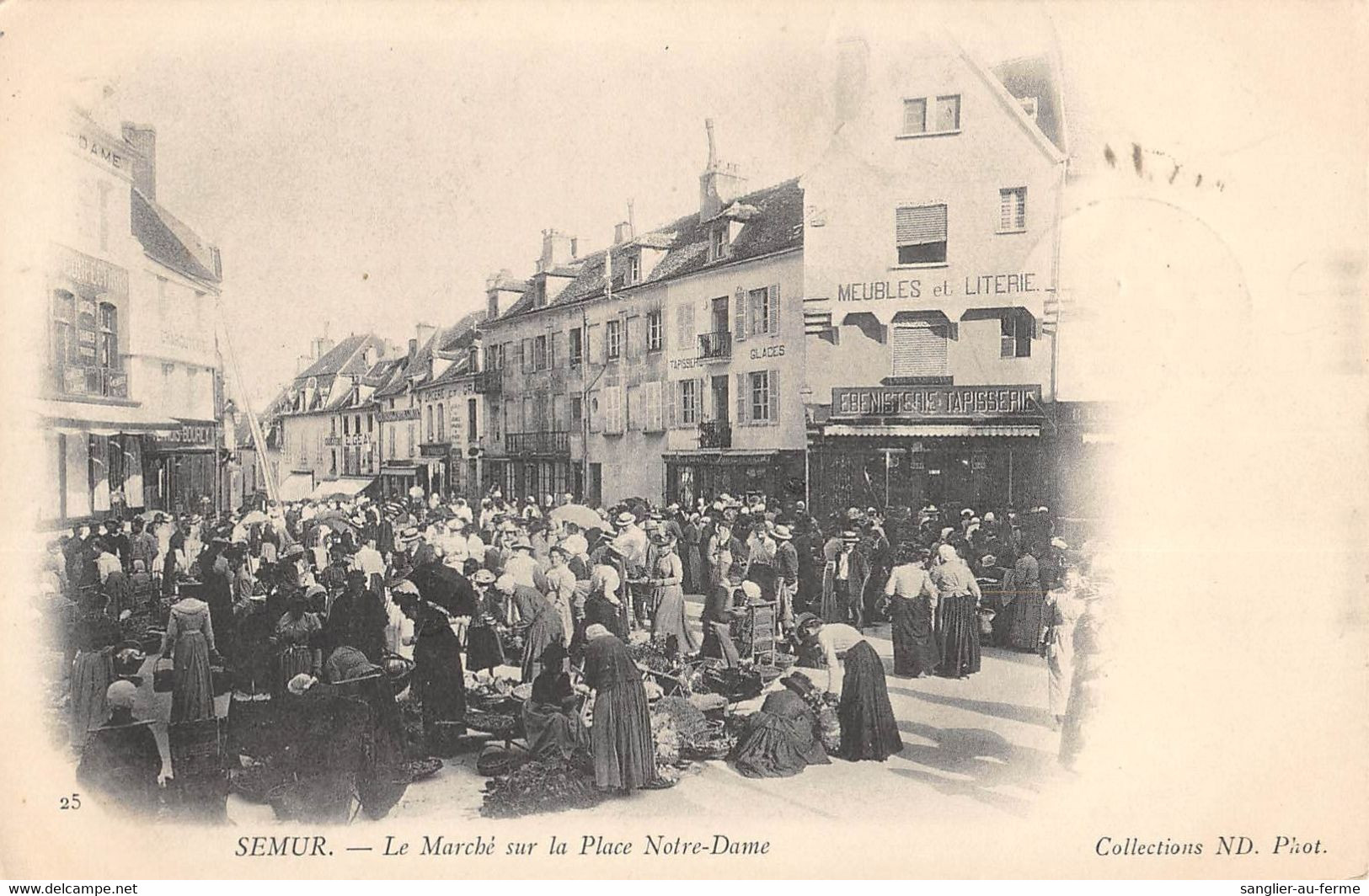 CPA 21 SEMUR LE MARCHE SUR LA PLACE NOTRE DAME - Semur