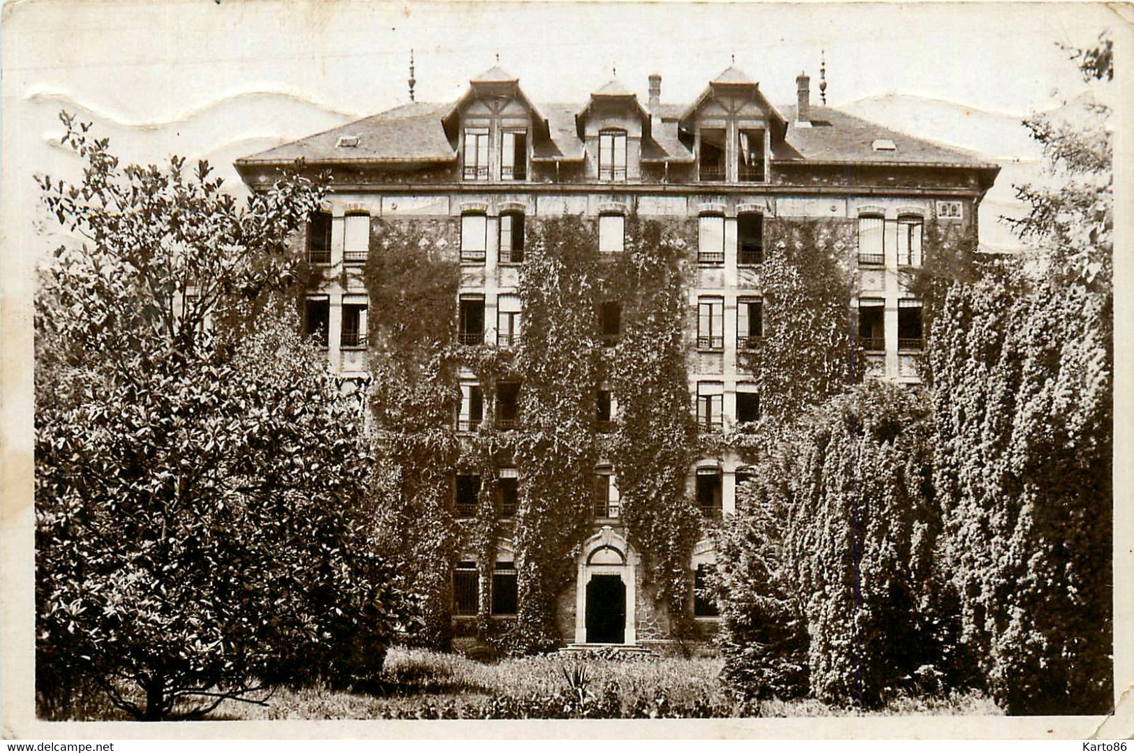 Cachan * école Des Travaux Publics * Maison De Famille * Vue Du Parc - Cachan