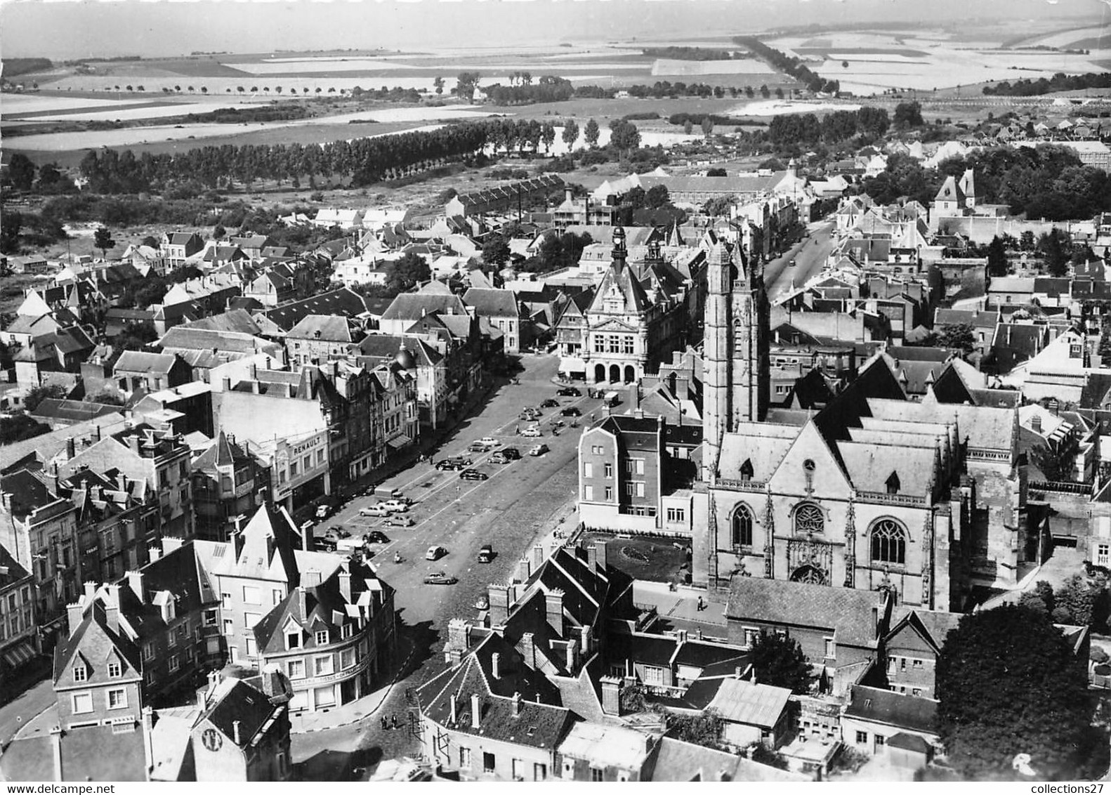 80-PERONNE- EGLISE ST-JEAN ET L'HÔTEL DE VILLE VUE DU CIEL - Peronne