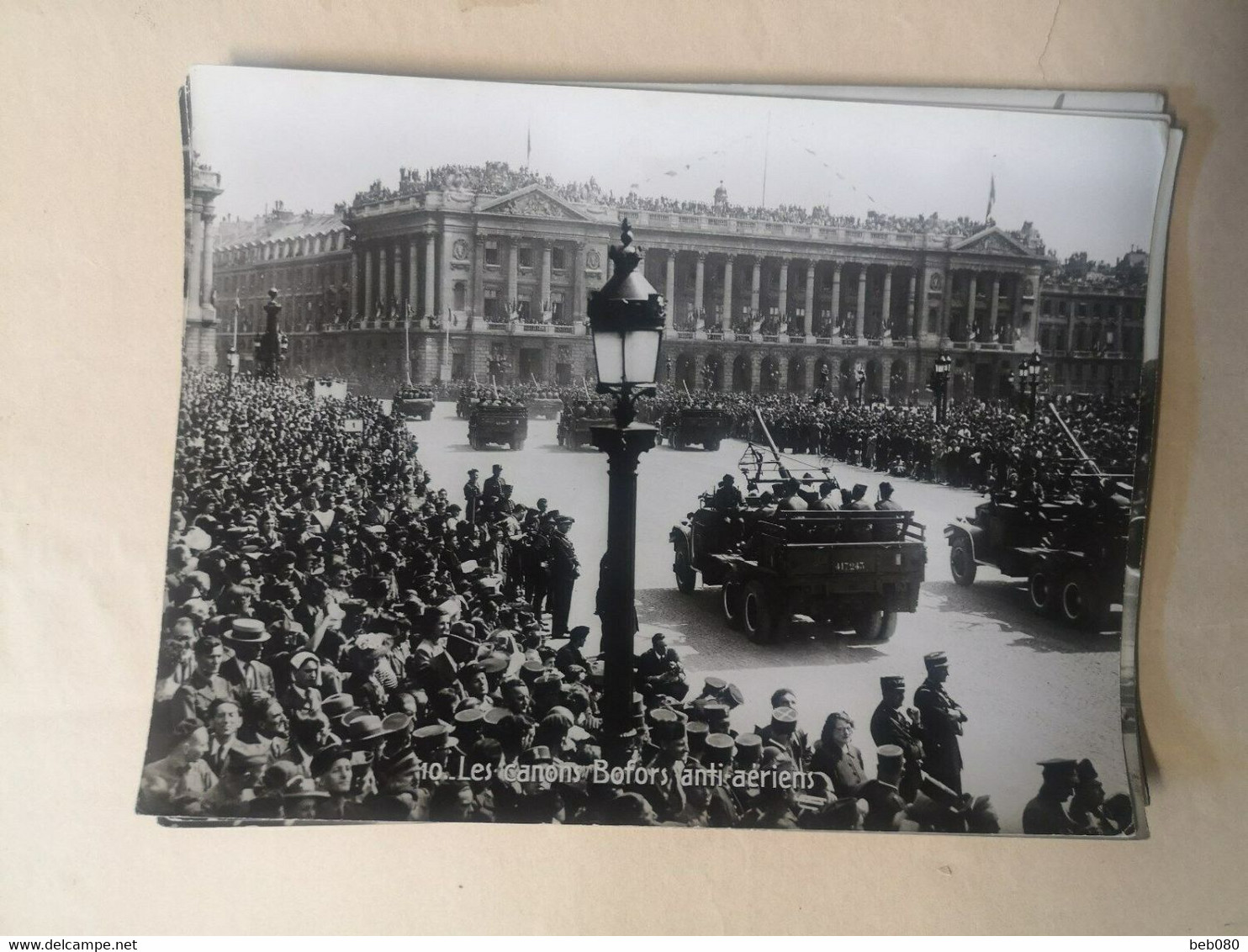 Photo Du Défilé De 1945  Paris - Les Canons Anti-aériens Bofors - Guerra, Militares