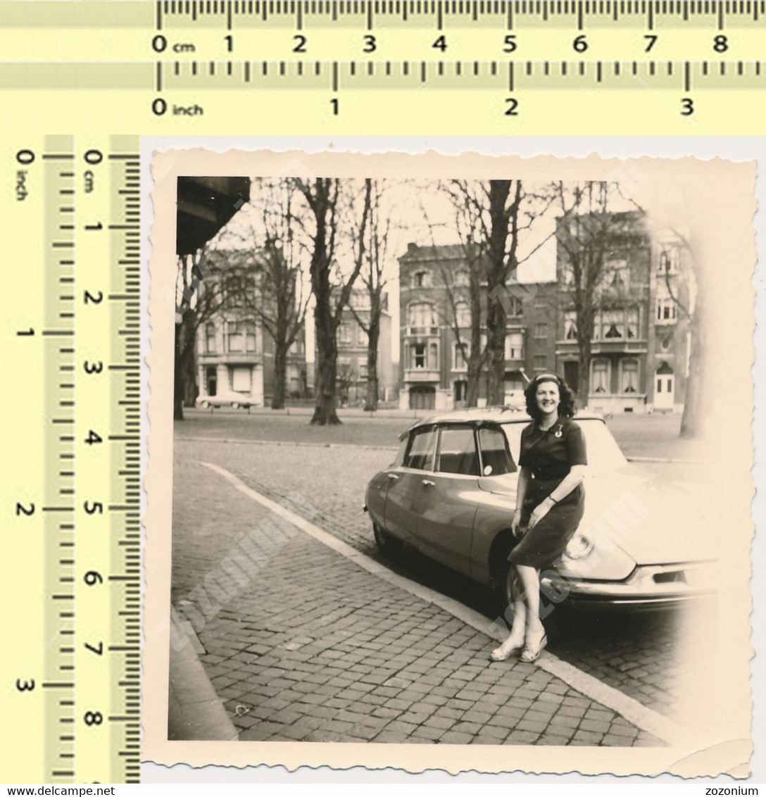 REAL PHOTO ANCIENNE , Woman, Car , Citroen DS  Auto Voitur Automobilia Old Photo ORIGINAL - Automobiles