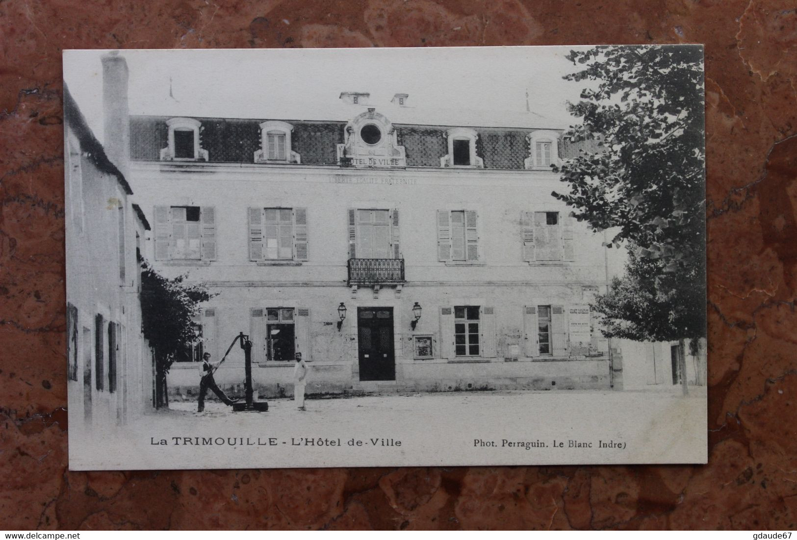 LA TRIMOUILLE (86) - L'HOTEL DE VILLE - La Trimouille