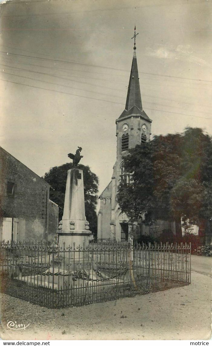 CHAMBLEY - Place De L'église. - Chambley Bussieres