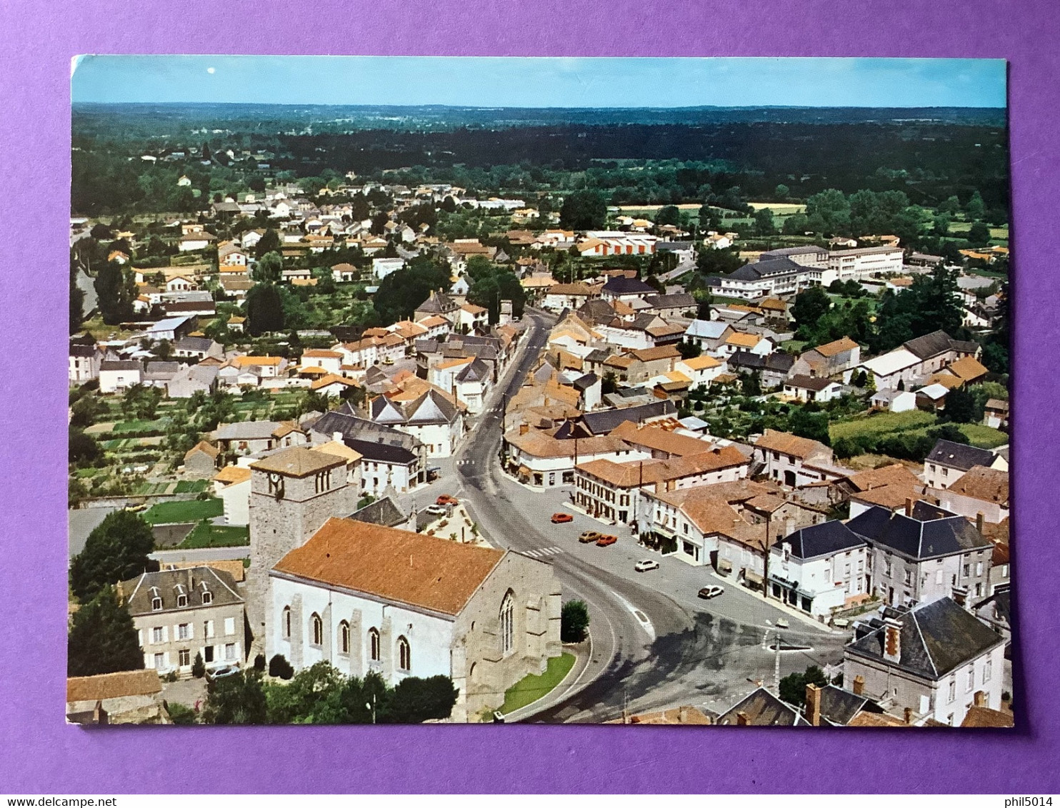 79  CPSM    MONCOUTANT  Vue Générale Aérienne Eglise Et Centre Du Bourg     Très Bon état - Moncoutant