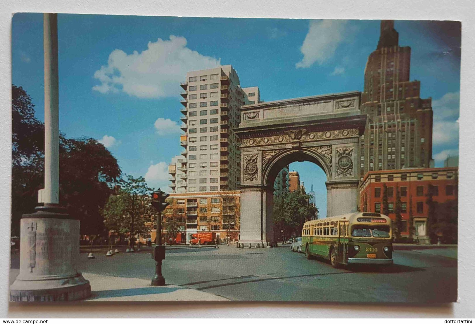 NEW YORK CITY - Washington Square - Bus - Orte & Plätze