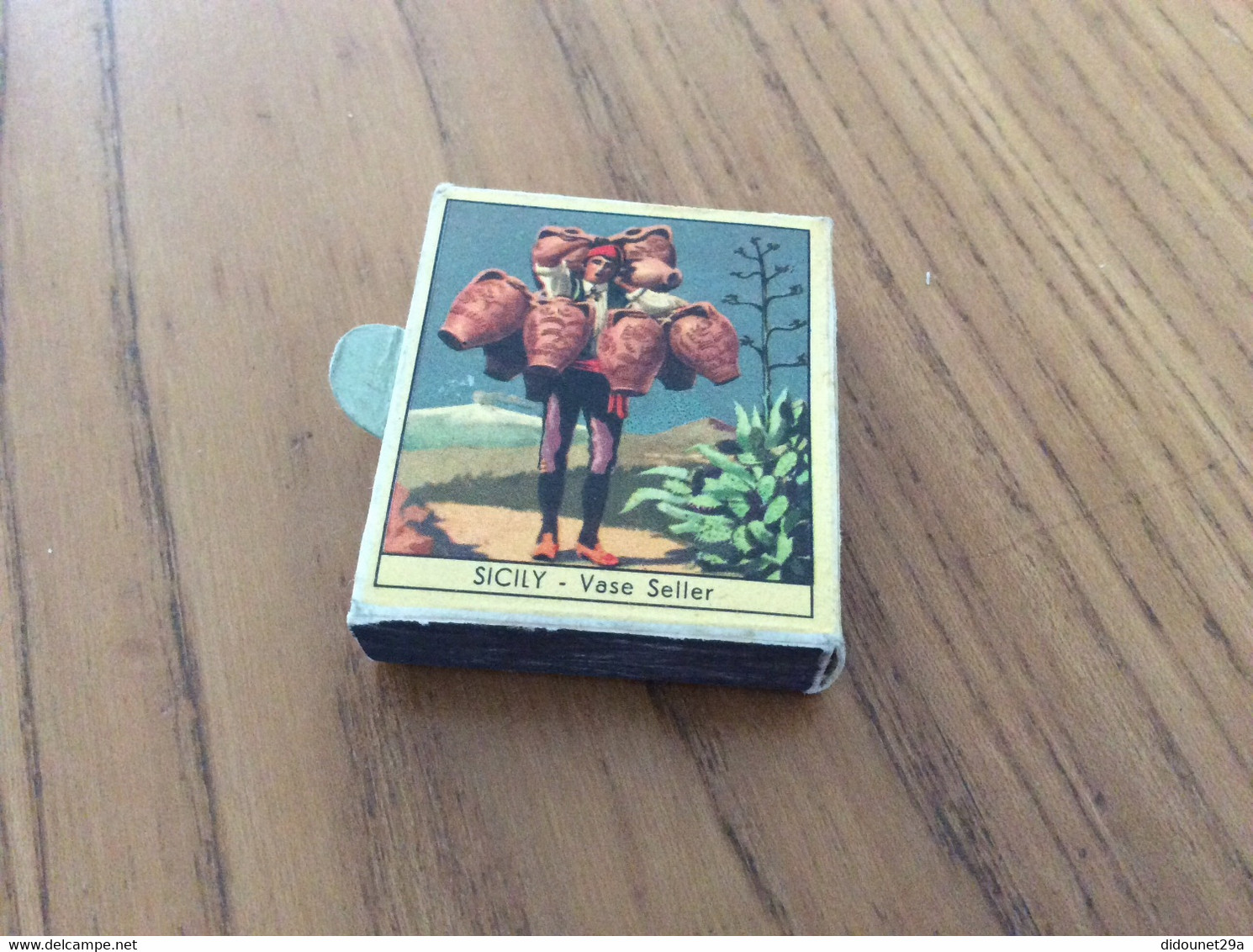 Boîte D'allumettes ITALIE Double Vue "AGRIGENTO Temple Of Castor And Pollux (Ruins) / SICILY Vase Seller" - Matchboxes