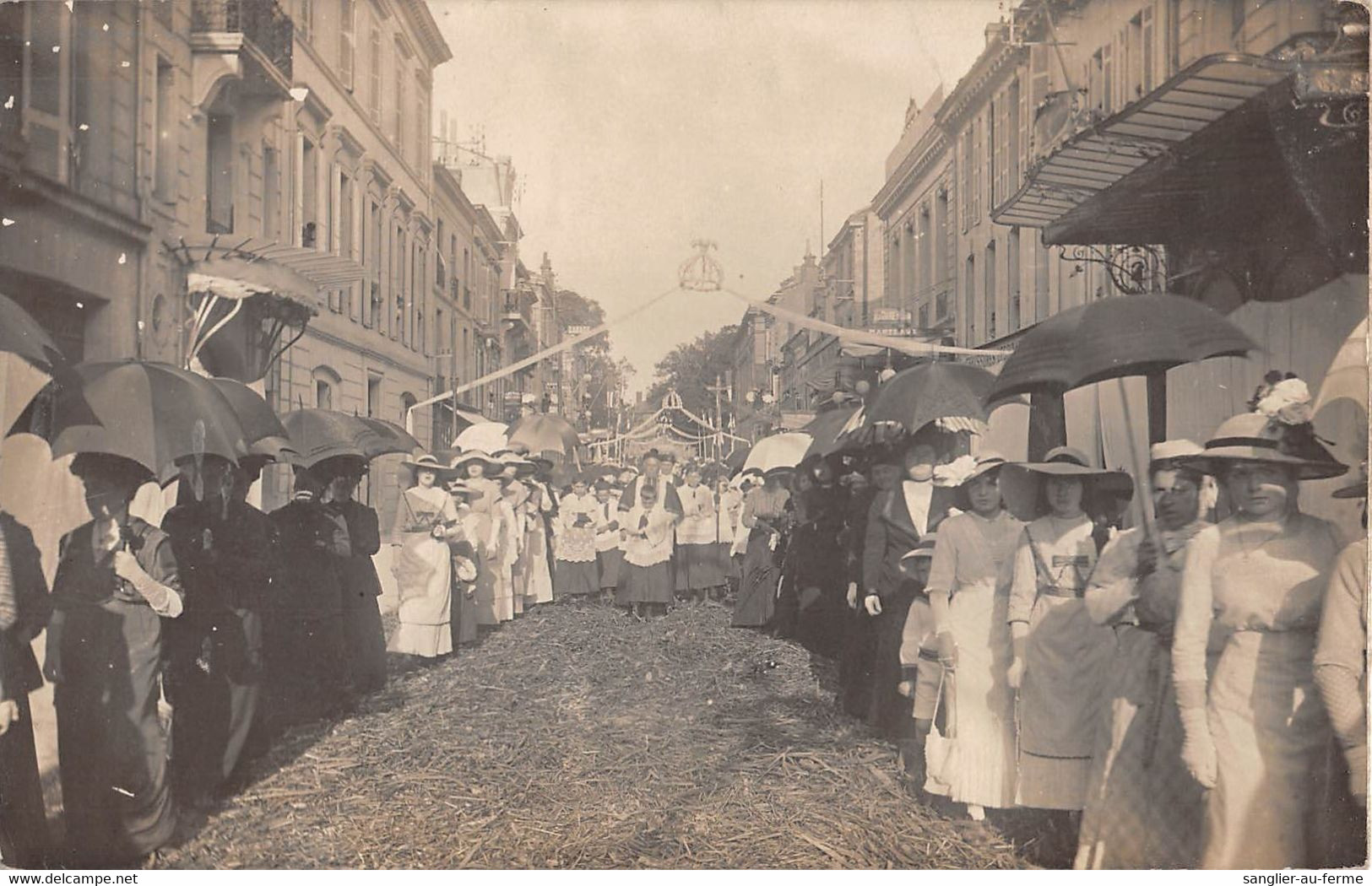 CPA 24 BERGERAC CARTE PHOTO DE LA PROCESSION (située Au Verso - Bergerac