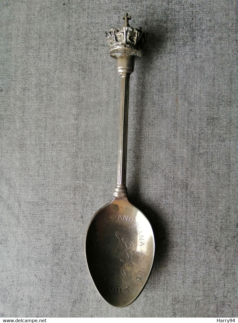 Petite Cuiller Métal Argenté Commémoration Du Mariage De Charles Et Diana 29 Juillet 1981 - Spoons