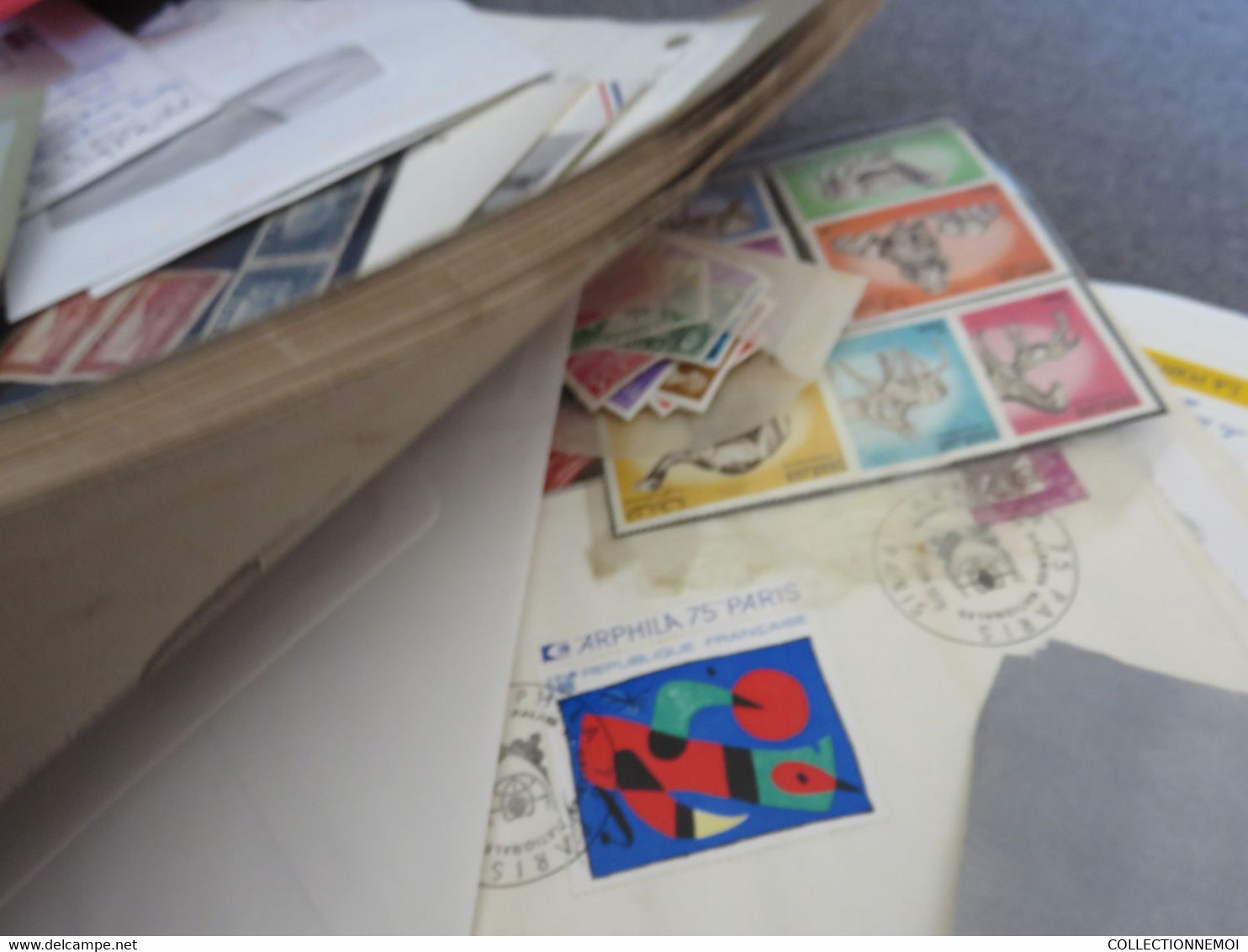 VRAC timbres divers et variés,,pays mélangés  BIEN SUR TOUT N'EST PAS PHOTOGRAPHIE