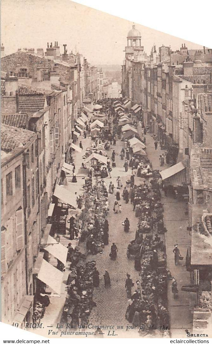 Riom        63           Rue Du Commerce. Vue Panoramique  Jour De Marché     N°19  (voir Scan) - Riom