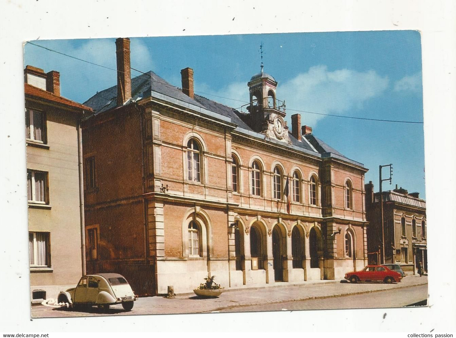 Cp, Automobile ,CITROEN2 CV ,02 , SISSONNE ,l'hôtel De Ville ,écrite1986 - Passenger Cars