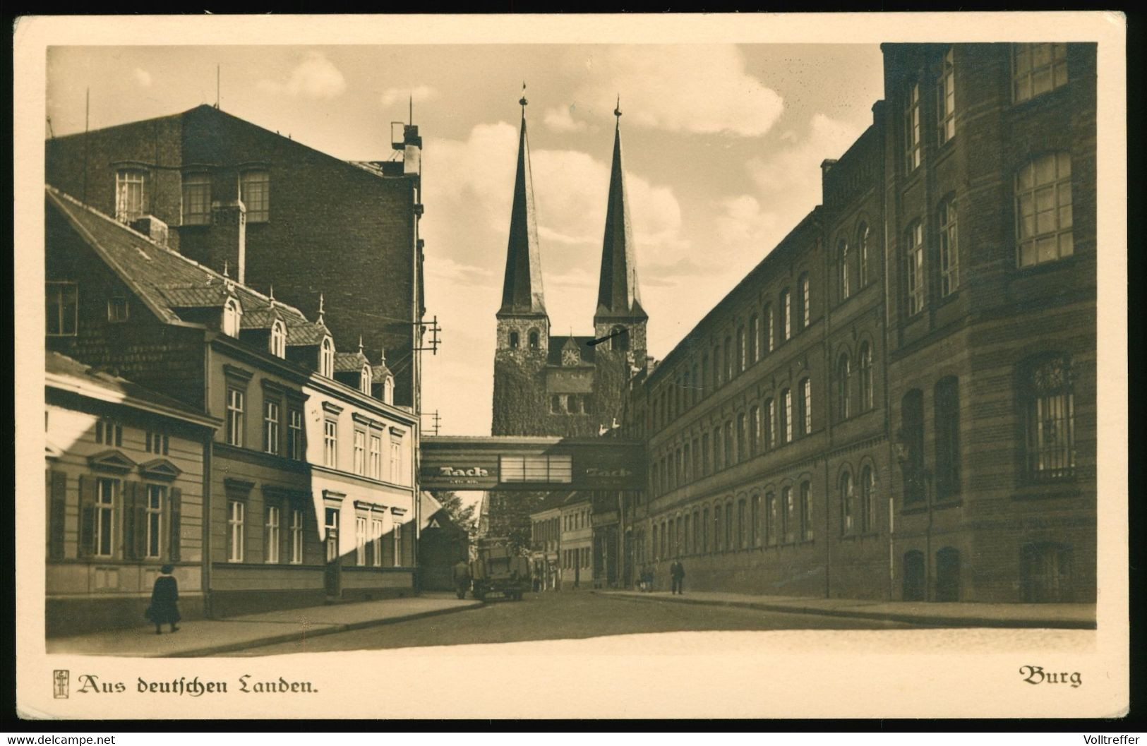 Foto AK Burg / Magdeburg Straße Blick Auf Nikolaikirche Werbung Schuhfabrik Tack + Oldtimer - Burg